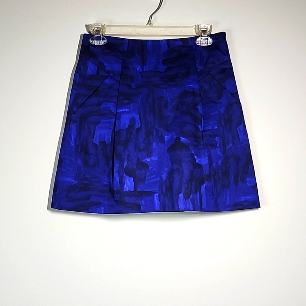 Theory short skirt side zipper two front pockets Size 0 NWT